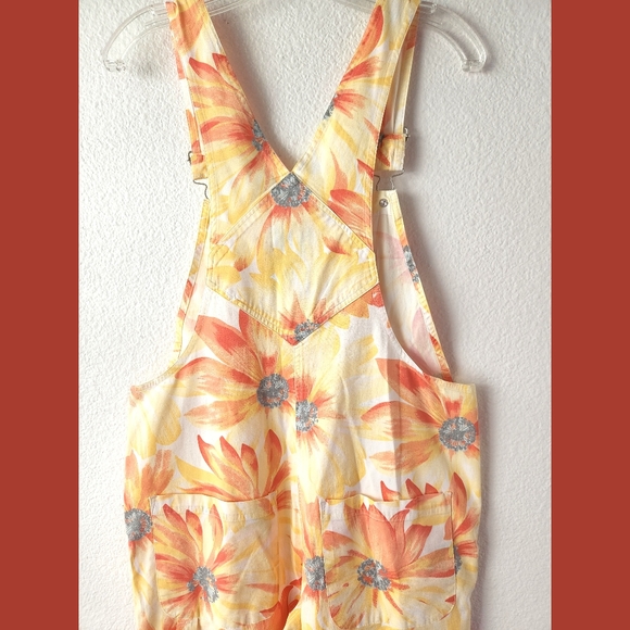 Cambridge Dry Goods Floral Crop Overalls Sz Small - Picture 9 of 9